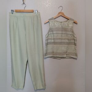 Elegant Women's Green Pantsuit